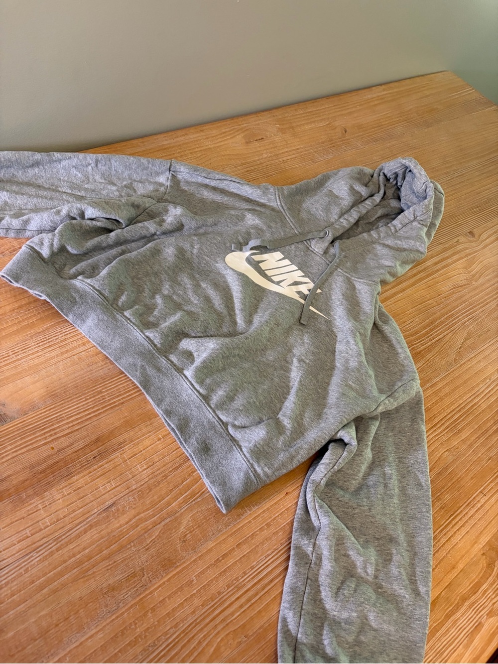 Women’s Nike Cropped Sweatshirt Size Medium